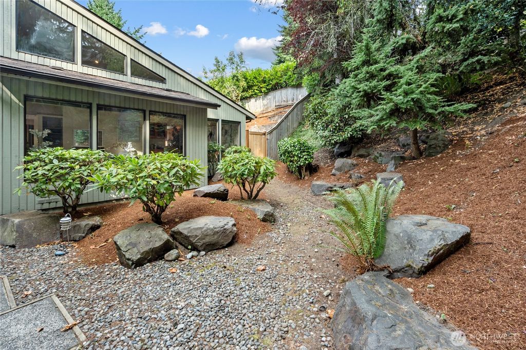 Photo of 14310 SE 49th Street, Bellevue, WA 98006 (MLS # 2404479)