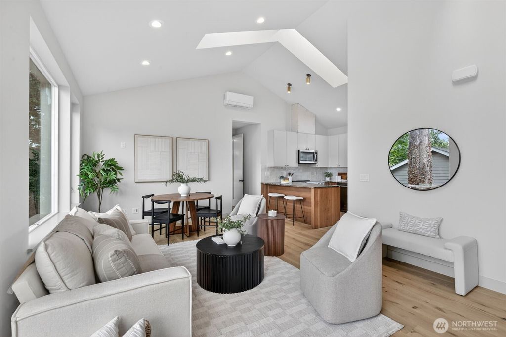 Photo of 11737 40th Avenue NE #B, Seattle, WA 98125 (MLS # 2559511)
