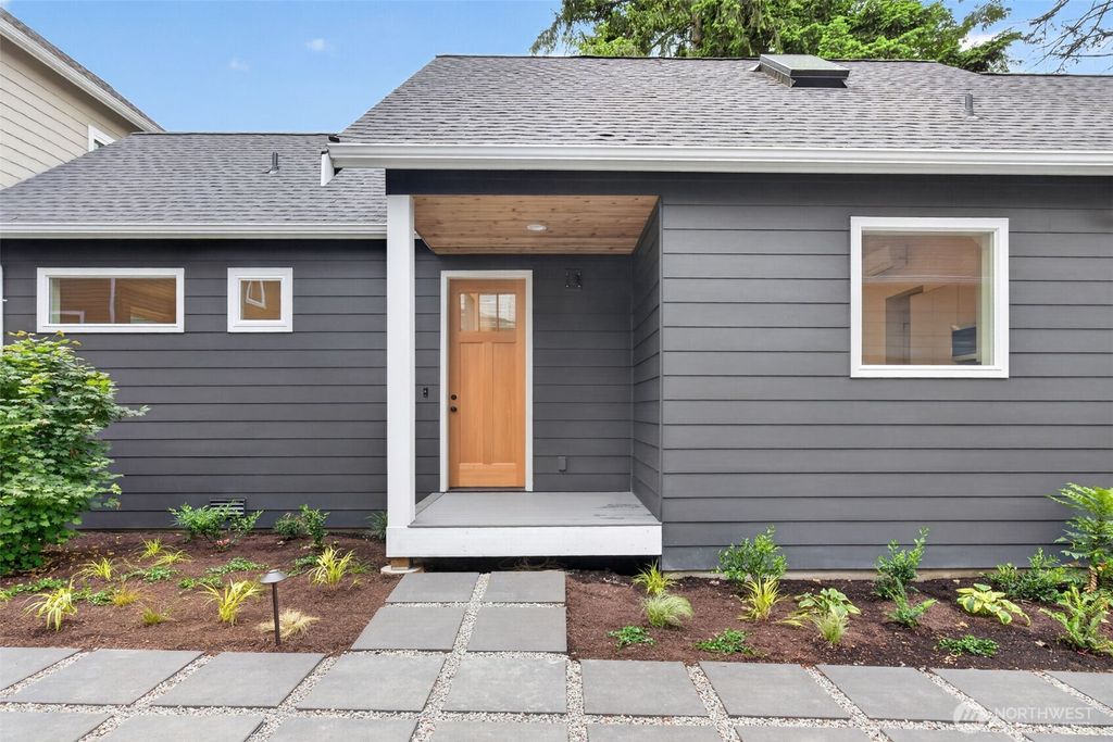 Photo of 11737 40th Avenue NE #B, Seattle, WA 98125 (MLS # 2559511)