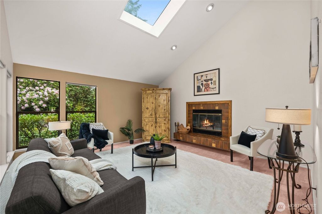 Photo of 3811 S 255th Place, Kent, WA 98032 (MLS # 2516834)