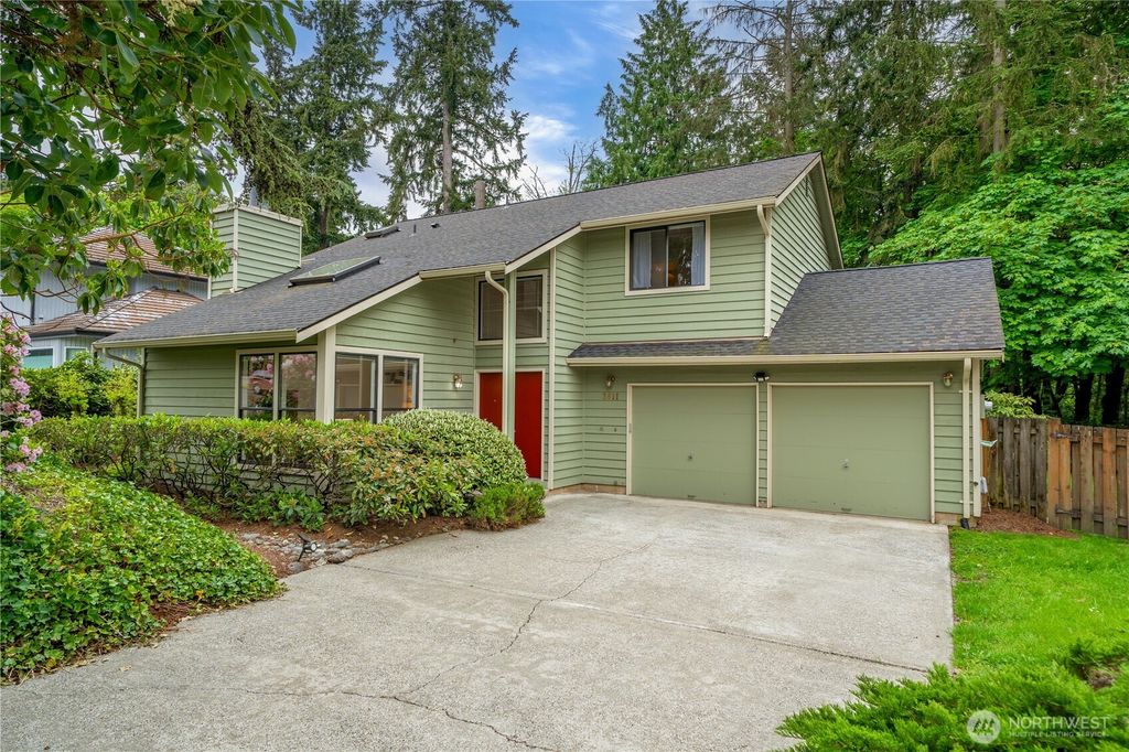 Photo of 3811 S 255th Place, Kent, WA 98032 (MLS # 2516834)