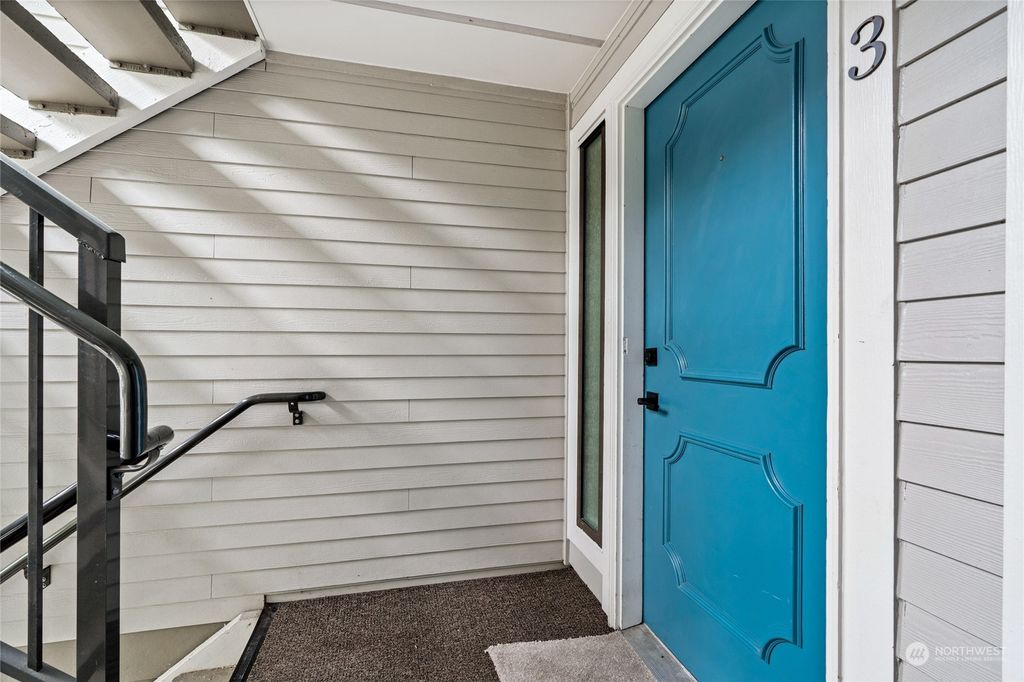 Photo of 3206 80th Avenue SE #3A, Mercer Island, WA 98040 (MLS # 1997206)