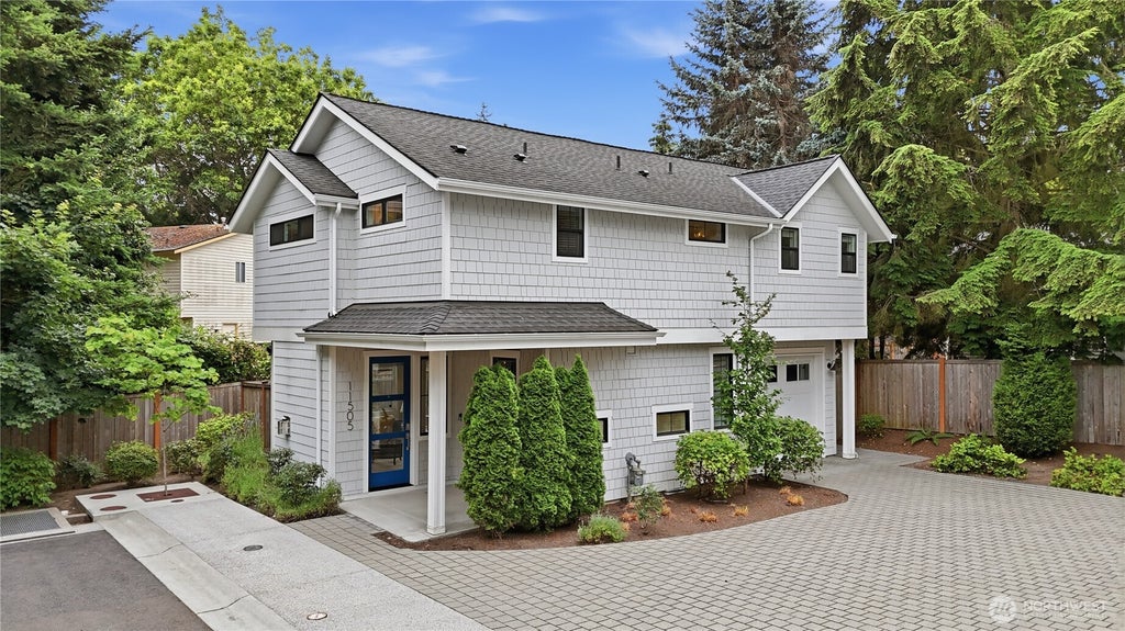 Photo of 11505 112th Court NE, Kirkland, WA 98033 (MLS # 2581472)