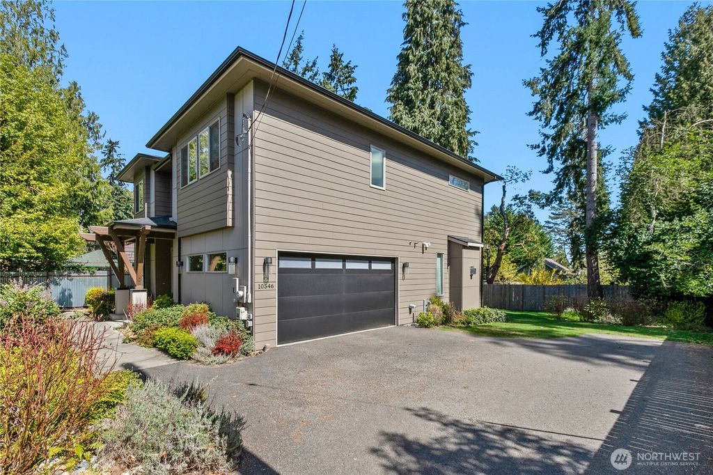 Photo of 10546 20th Avenue NE, Seattle, WA 98125 (MLS # 2506048)
