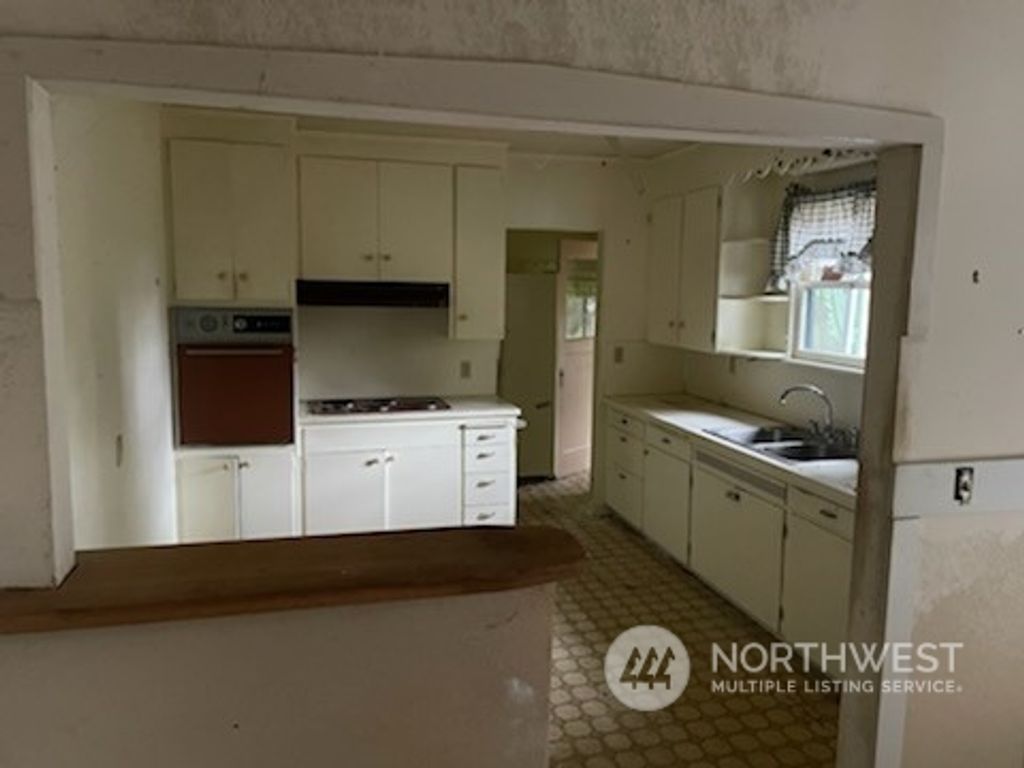 Photo of 8116 NE 155th Street, Kenmore, WA 98028 (MLS # 1992389)