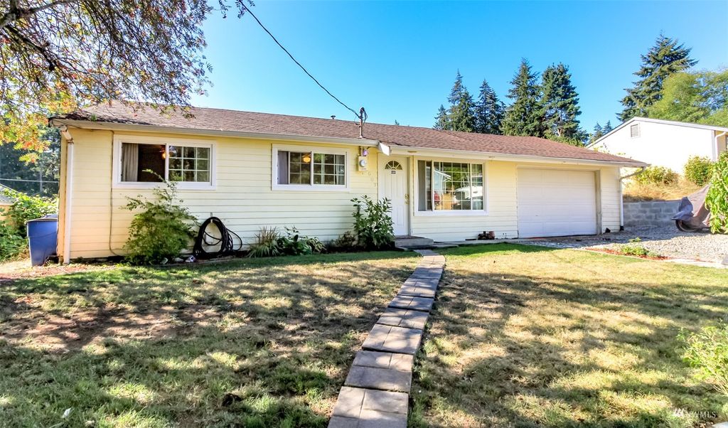 Photo of 609 SW 307th Street, Federal Way, WA 98023 (MLS # 1994228)