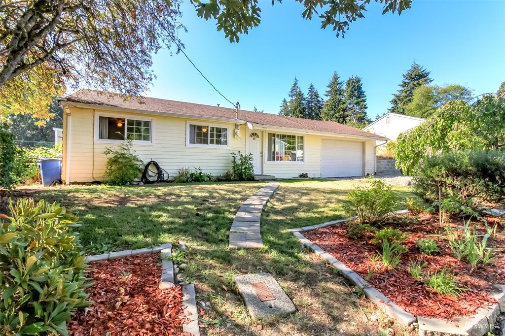 Photo of 609 SW 307th Street, Federal Way, WA 98023 (MLS # 1994228)