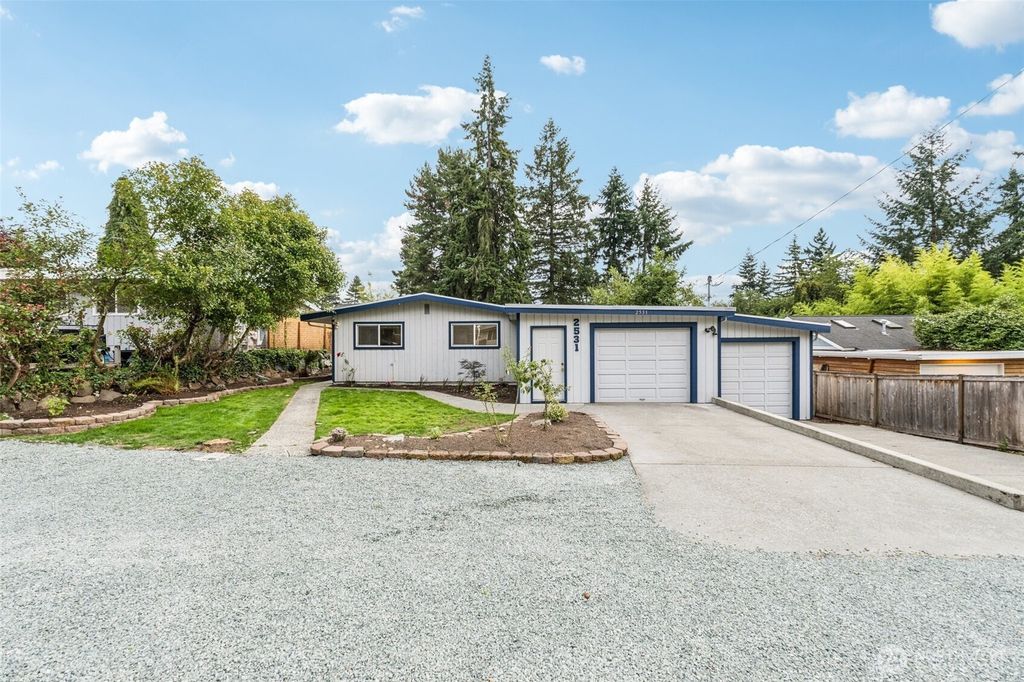 Photo of 2531 NE 204th Street, Shoreline, WA 98155 (MLS # 2425583)
