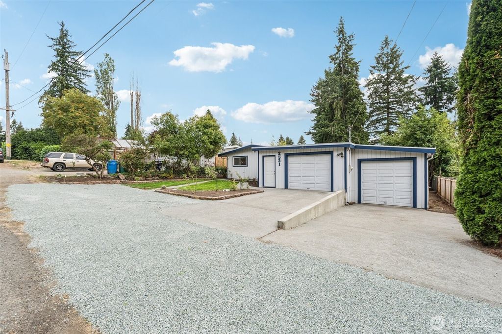 Photo of 2531 NE 204th Street, Shoreline, WA 98155 (MLS # 2425583)