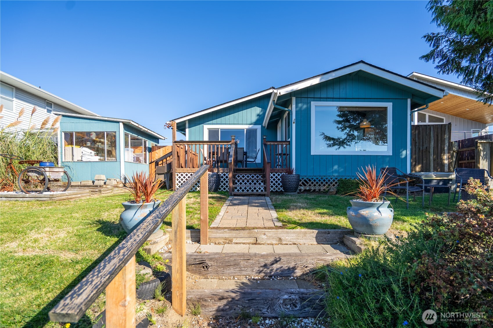 213 Canal Drive NE