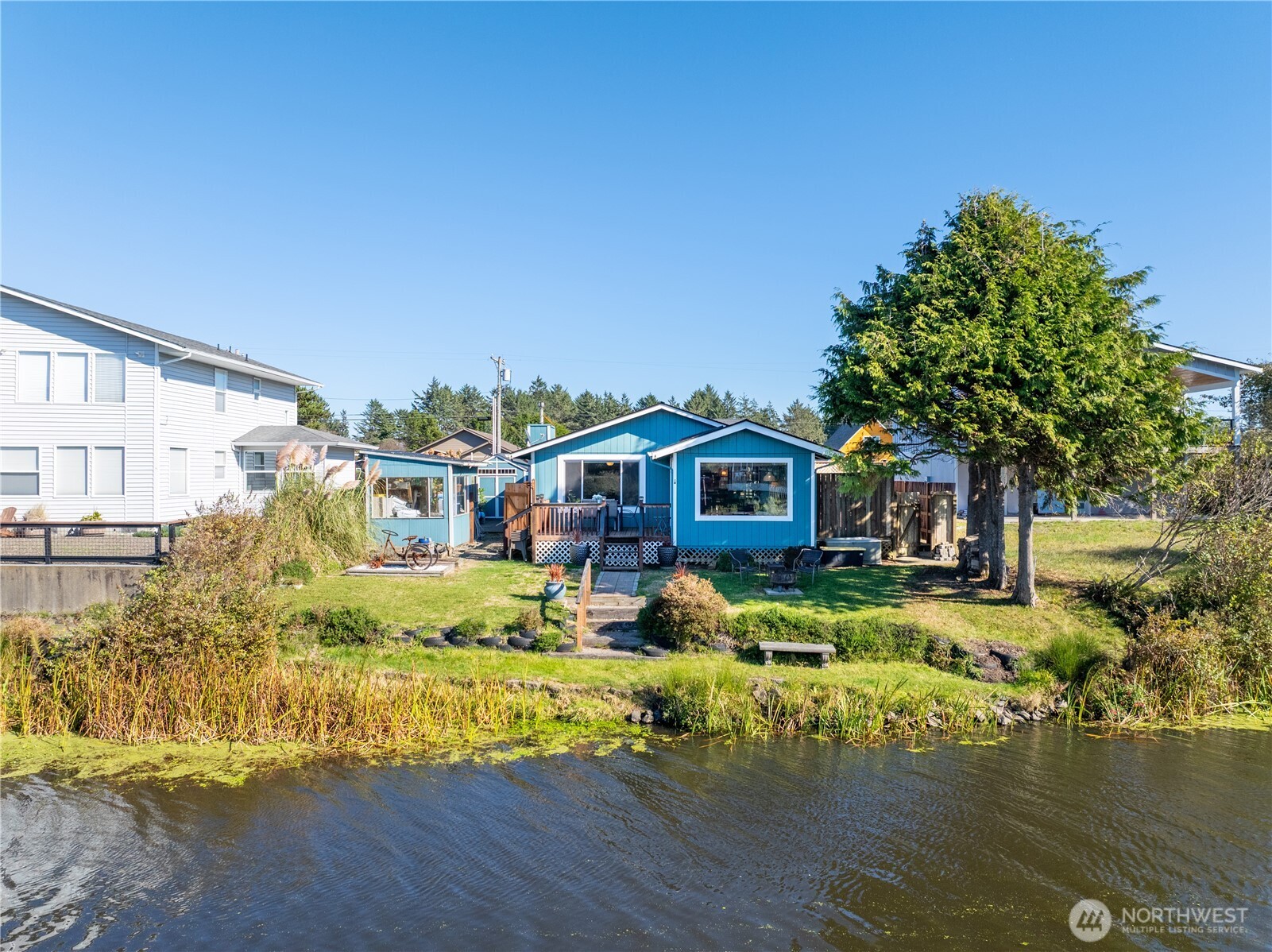 213 Canal Drive NE