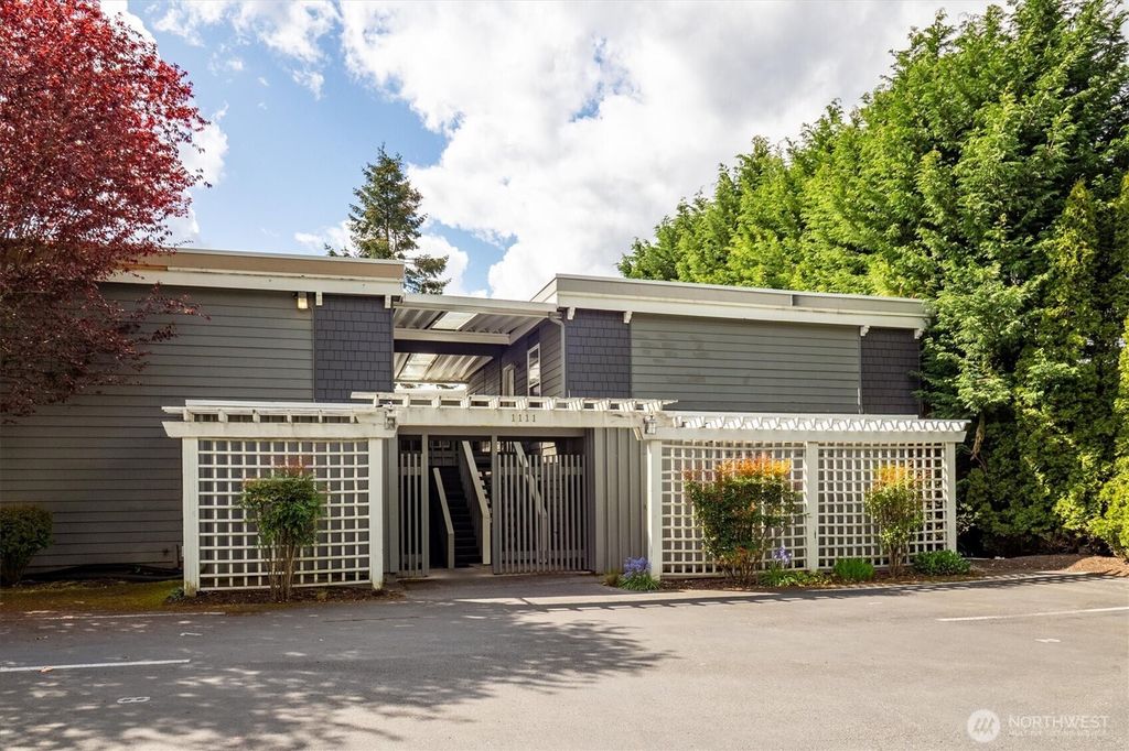 Photo of 1111 Kirkland Avenue #5A, Kirkland, WA 98033 (MLS # 2366486)