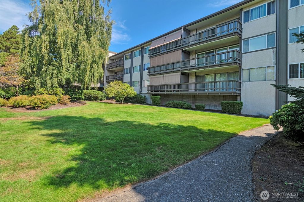 Photo of 2500 81st Avenue SE #329, Mercer Island, WA 98040 (MLS # 2426201)