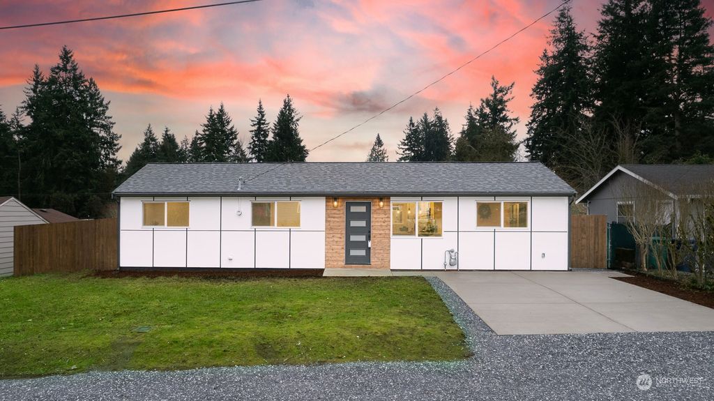 Photo of 615 SW 307th Street, Federal Way, WA 98023 (MLS # 2197739)