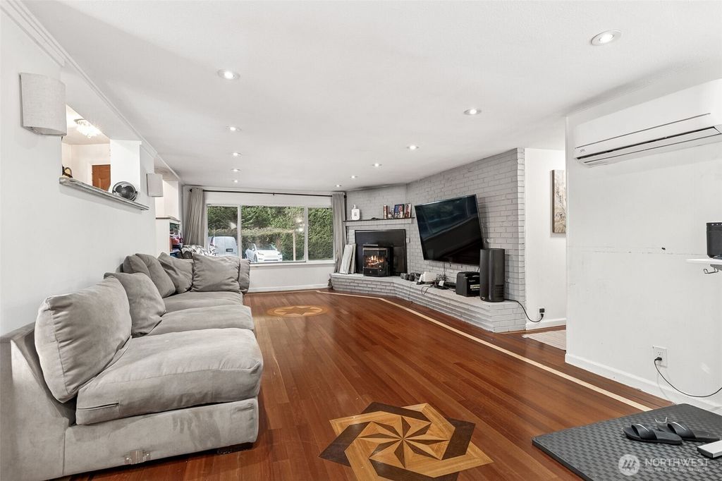 Photo of 13718 Macadam Drive S, Tukwila, WA 98168 (MLS # 2449018)