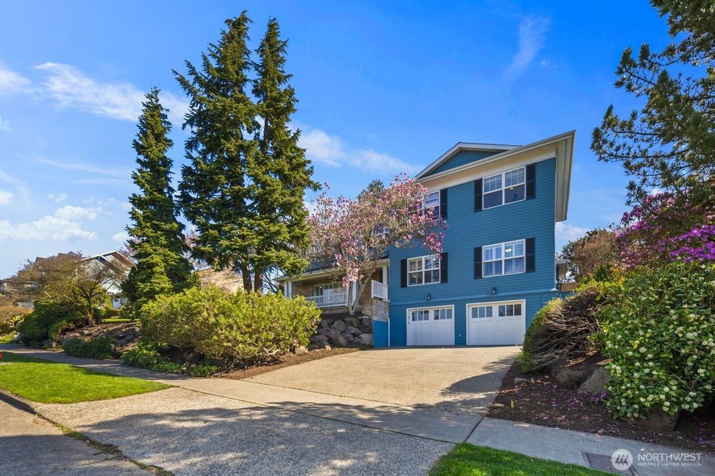 Photo of 6030 Ann Arbor Avenue NE, Seattle, WA 98115 (MLS # 2499476)