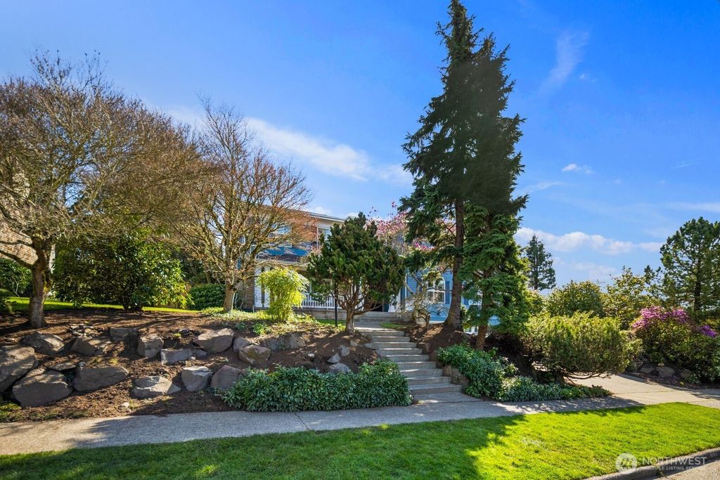 Photo of 6030 Ann Arbor Avenue NE, Seattle, WA 98115 (MLS # 2499476)