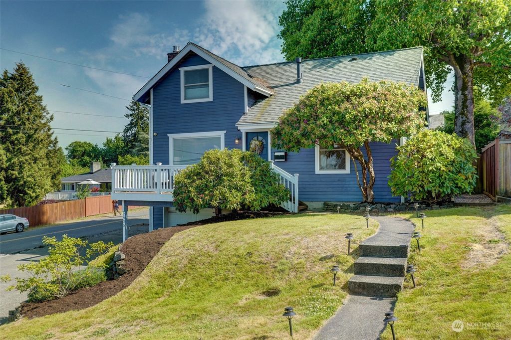 Photo of 7925 S 112th Street, Seattle, WA 98178 (MLS # 2101966)