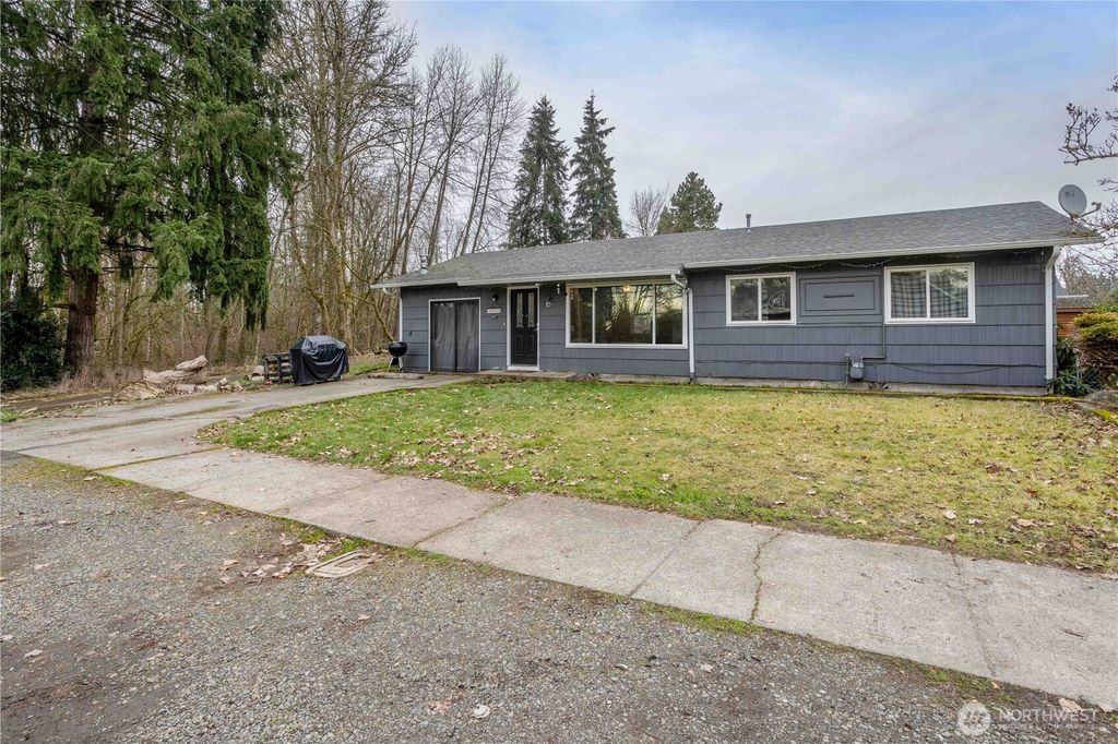 Photo of 1021 W 4th Street, Centralia, WA 98531 (MLS # 2478935)