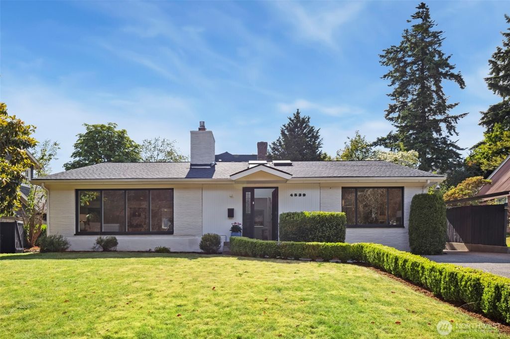 Photo of 4539 48th Avenue NE, Seattle, WA 98105 (MLS # 2386831)