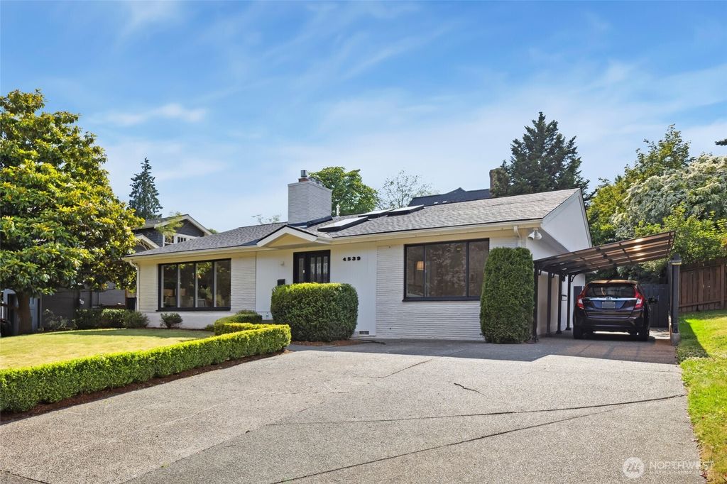 Photo of 4539 48th Avenue NE, Seattle, WA 98105 (MLS # 2386831)