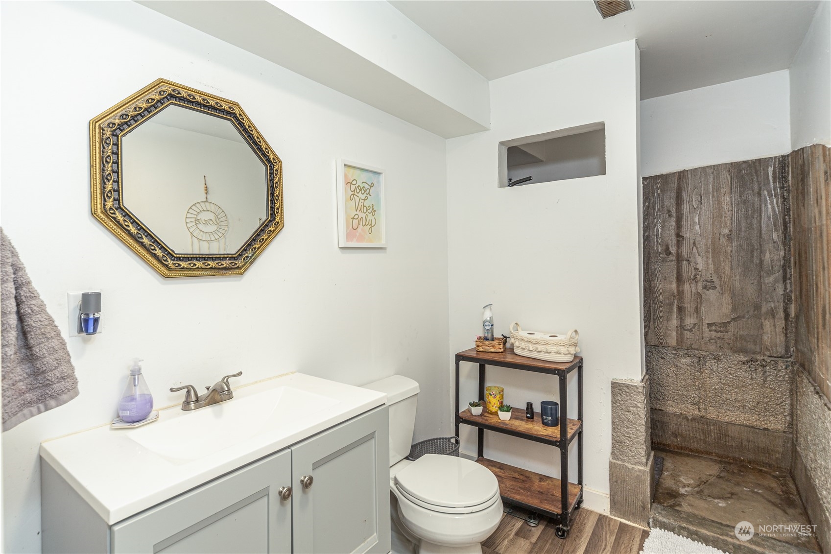 Bremerton, Washington, 98311, United States, ,2 BathroomsBathrooms,Residential,Pending,1703719
