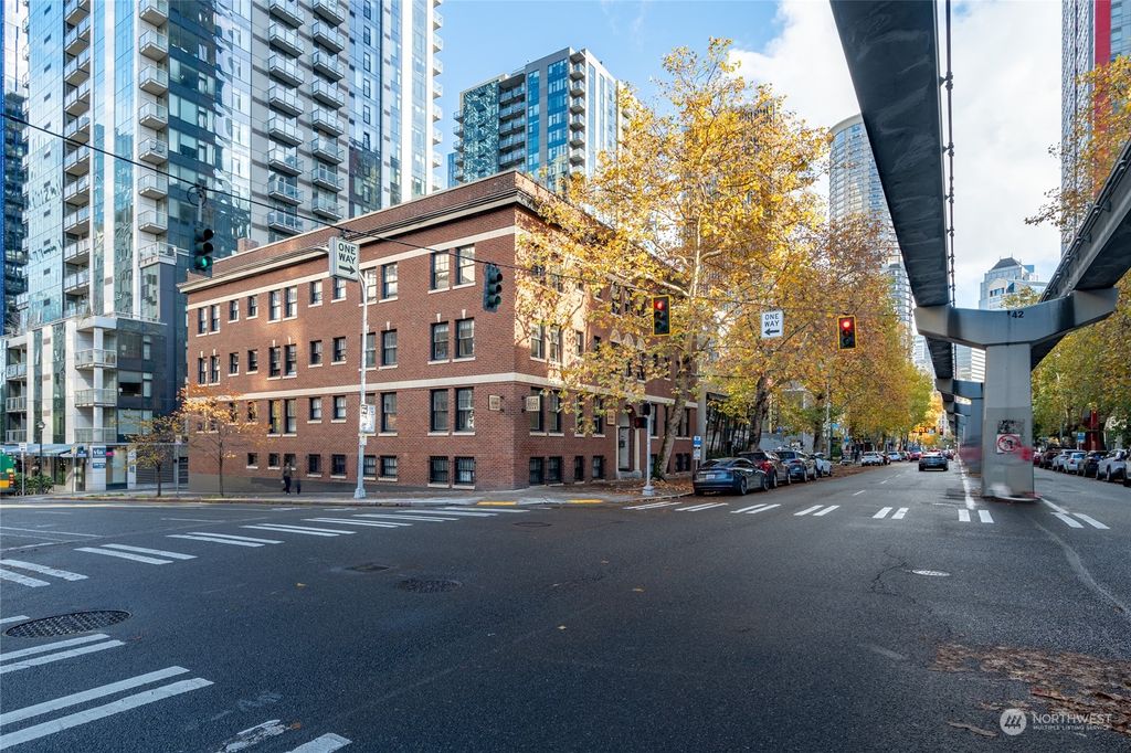 Photo of 2132 5th Avenue #306, Seattle, WA 98121 (MLS # 2307260)