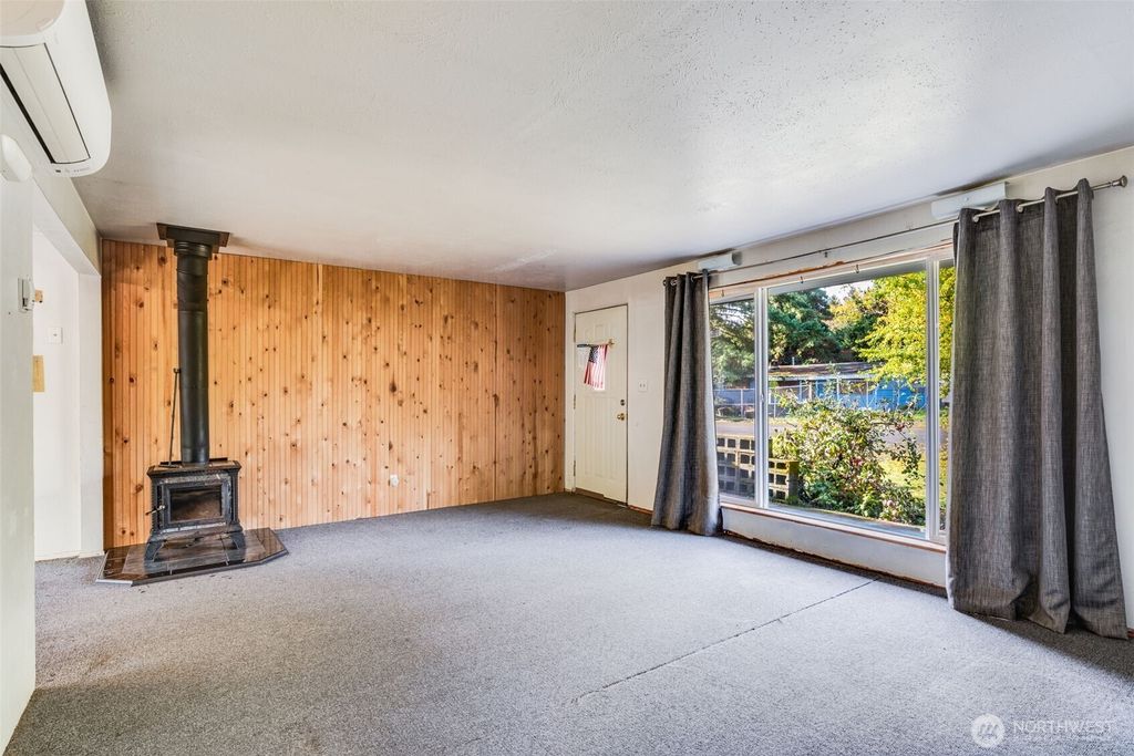 Photo of 33526 18th Avenue S, Federal Way, WA 98003 (MLS # 2452054)