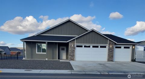 Photo of 907 NE 5th Avenue, Ephrata, WA 98823 (MLS # 2486202)