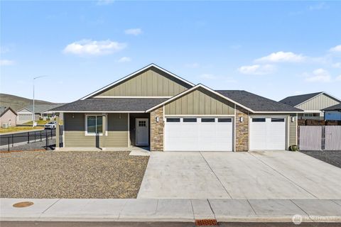 Photo of 907 NE 5th Avenue, Ephrata, WA 98823 (MLS # 2486202)