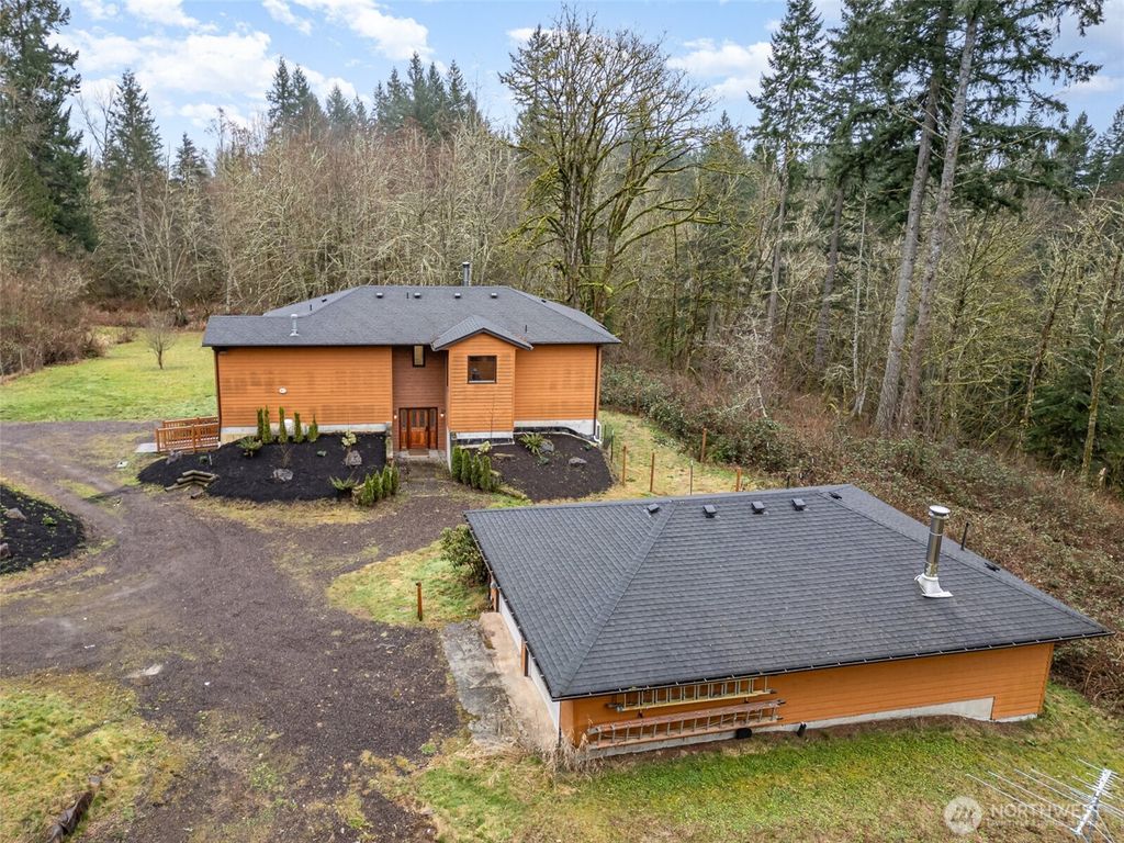 Photo of 19319 320th Avenue NE, Duvall, WA 98019 (MLS # 2340354)
