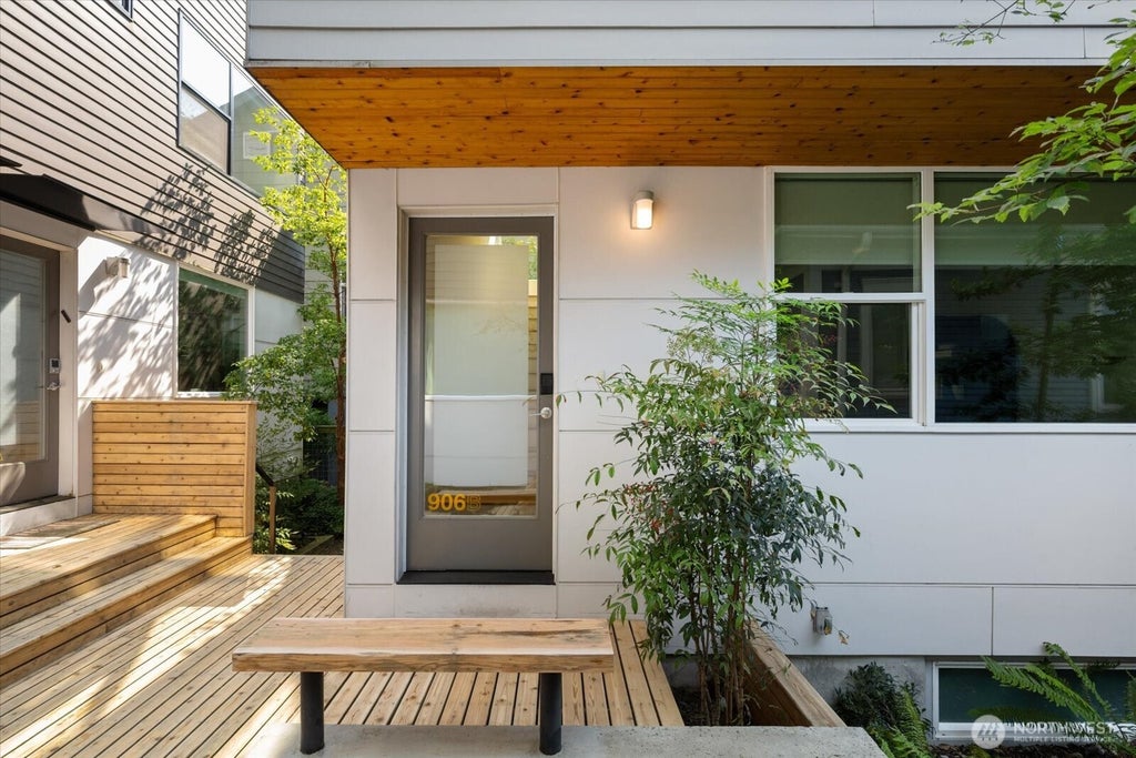Photo of 906 13th Avenue #B, Seattle, WA 98122 (MLS # 2574220)