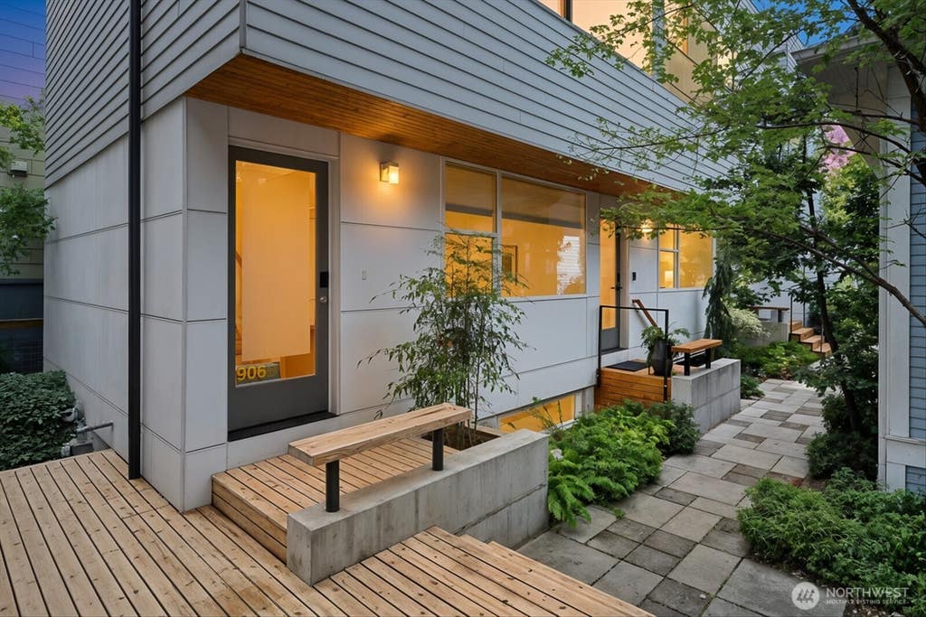 Photo of 906 13th Avenue #B, Seattle, WA 98122 (MLS # 2574220)