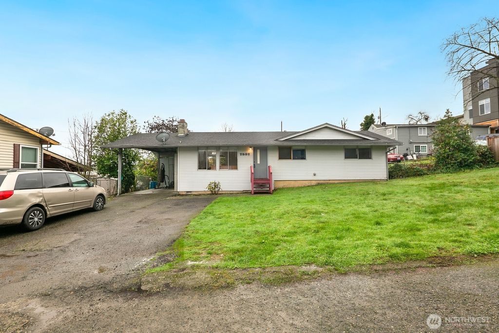 Photo of 7537 44th Avenue S, Seattle, WA 98118 (MLS # 2557742)