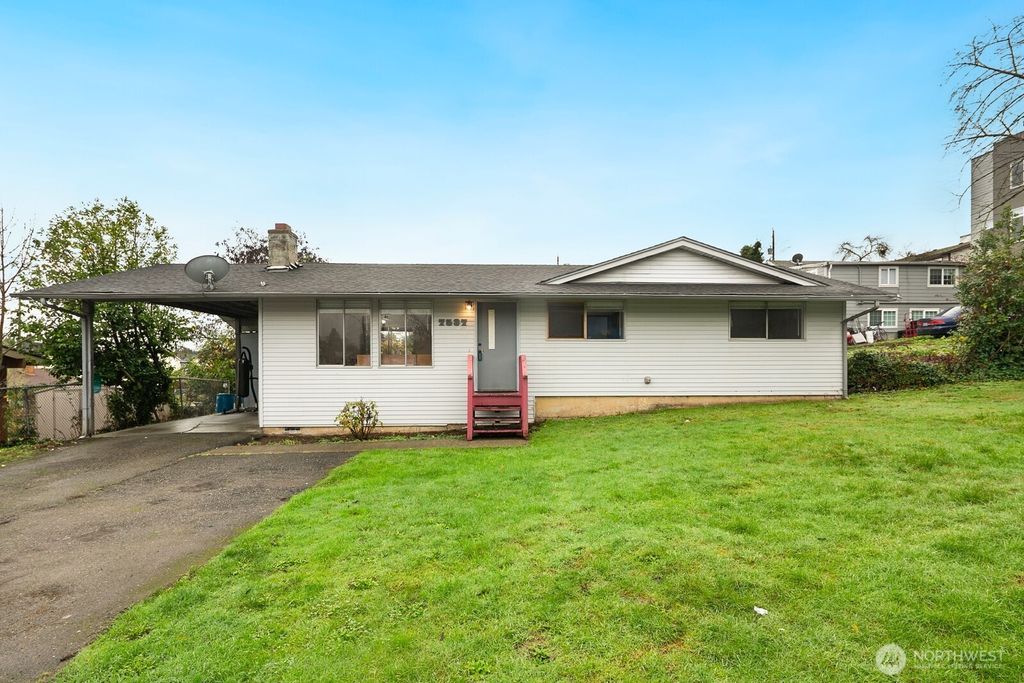 Photo of 7537 44th Avenue S, Seattle, WA 98118 (MLS # 2557742)