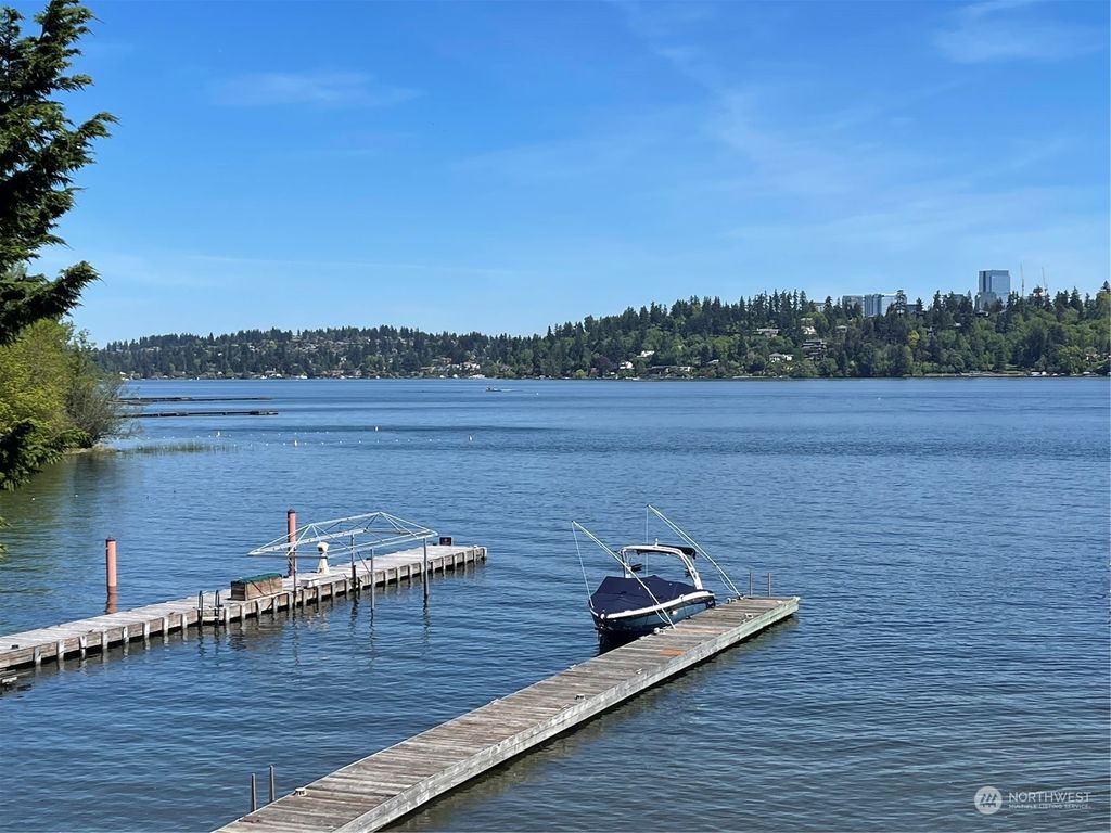 Photo of 8440 N Mercer Way, Mercer Island, WA 98040 (MLS # 2263930)