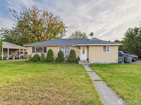 Photo of 626 S Everett Street, Kennewick, WA 99336 (MLS # 2441442)