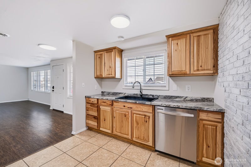 719 W Loop Drive
