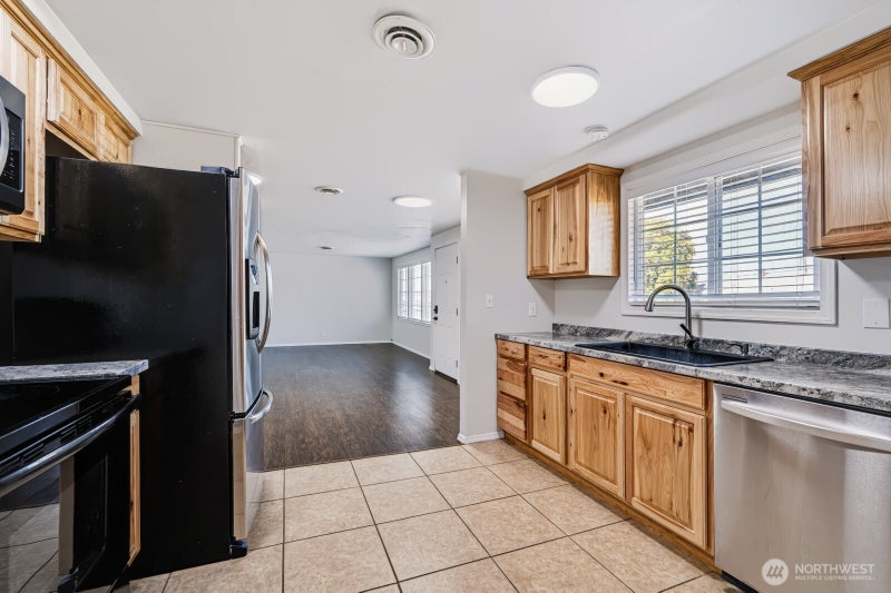 719 W Loop Drive