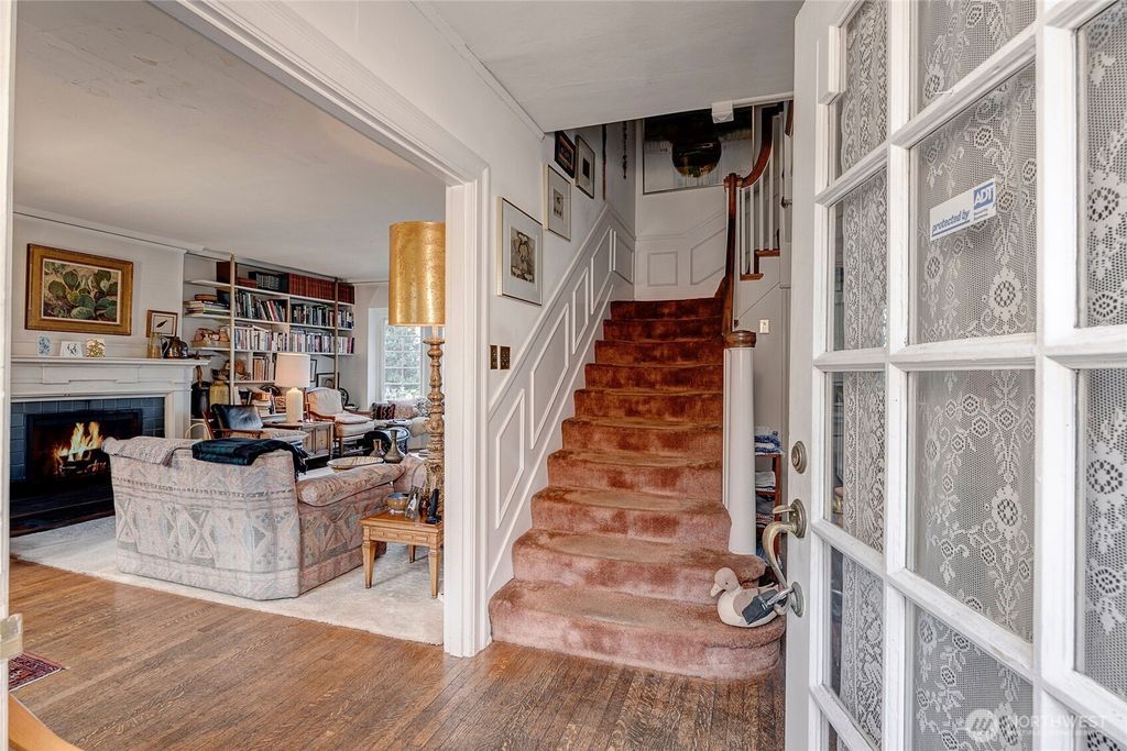 Photo of 1612 22nd Avenue E, Seattle, WA 98112 (MLS # 2487003)