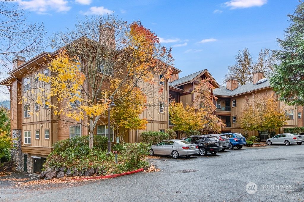 Photo of 1000 Cabin Creek Lane SW #D201, Issaquah, WA 98027 (MLS # 2011956)