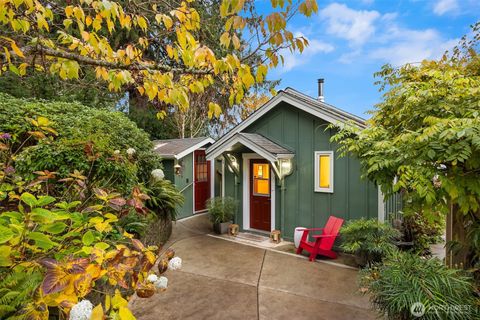 9986 NE Ewing Street Bainbridge Island WA 98110