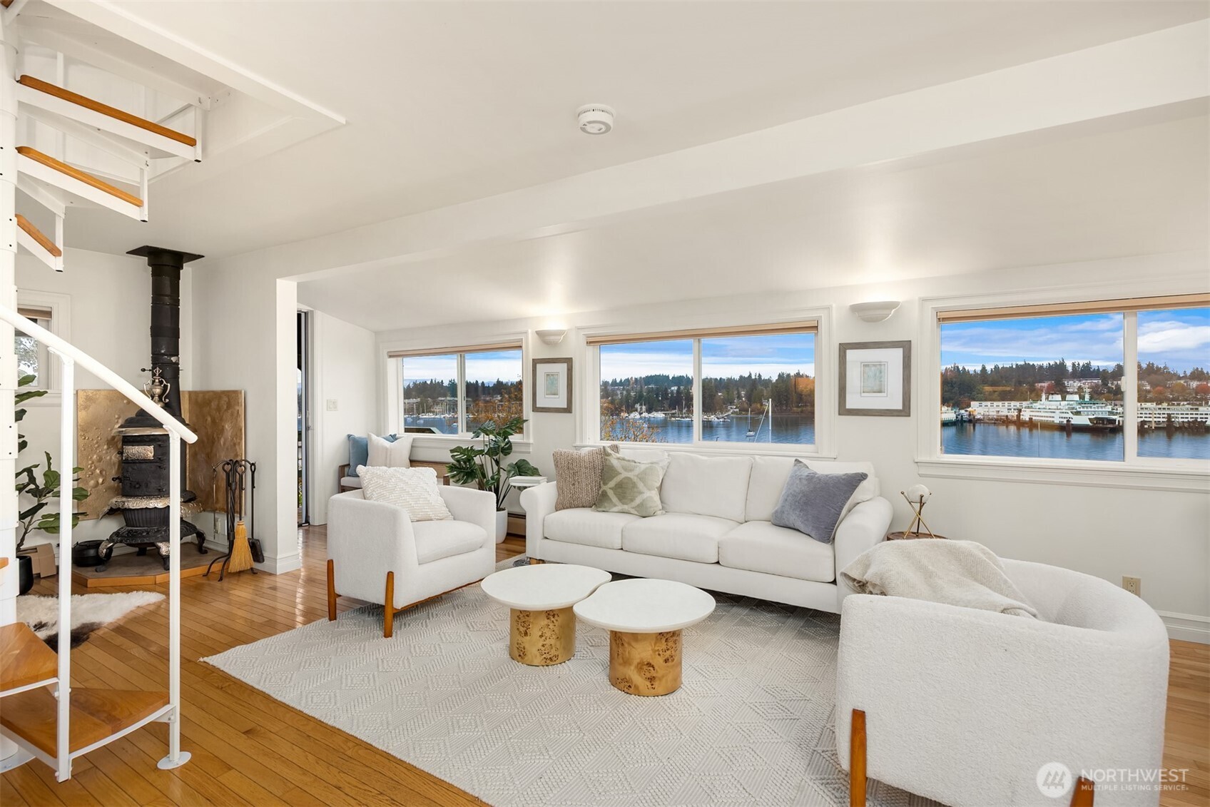 9986 NE Ewing Street