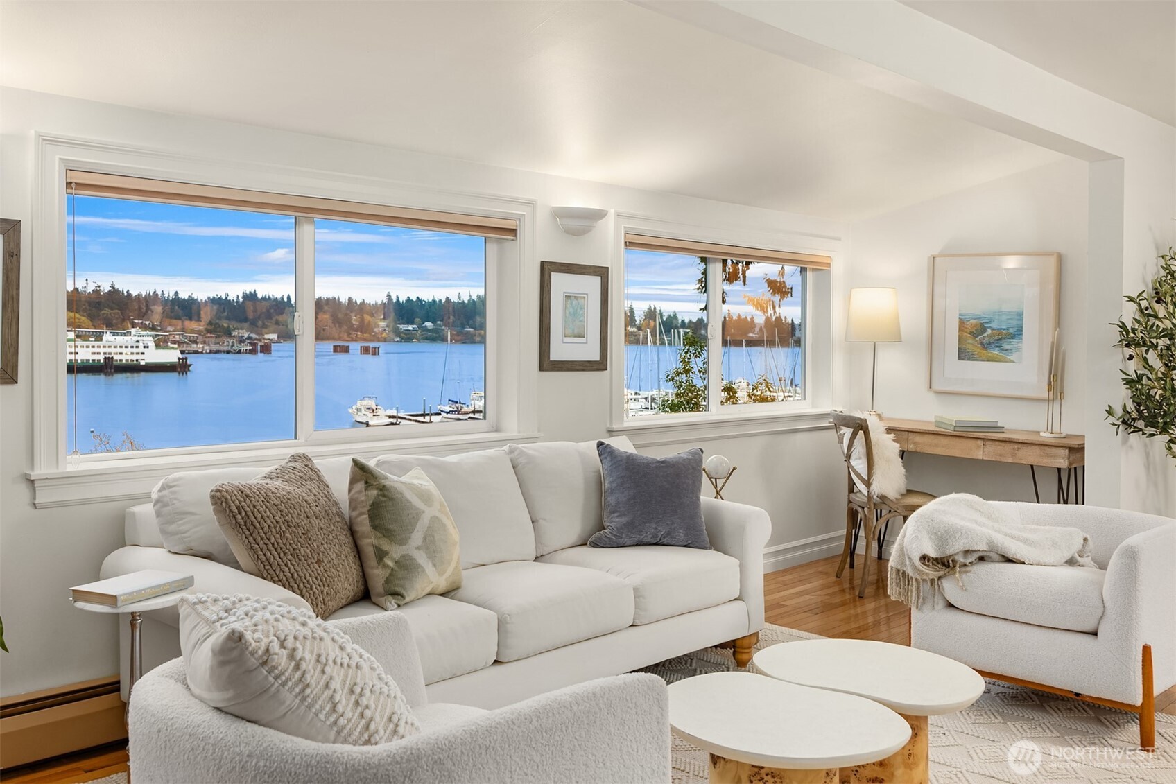 9986 NE Ewing Street