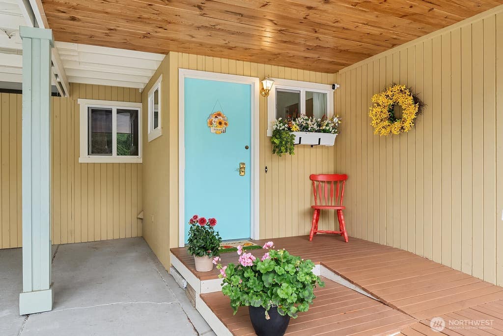 Photo of 12415 NE 112th Street, Kirkland, WA 98033 (MLS # 2548612)
