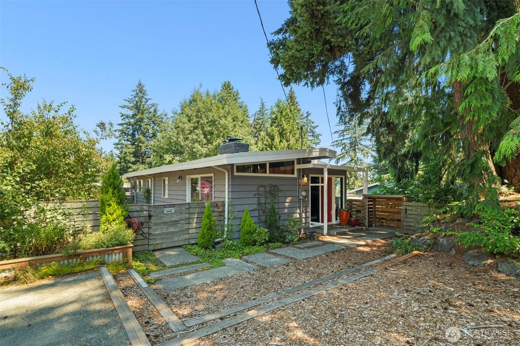 Photo of 18750 12th Avenue NE, Shoreline, WA 98155 (MLS # 2550853)