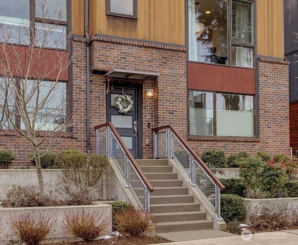 Photo of 6515 34th Avenue NE #D, Seattle, WA 98115 (MLS # 2334886)