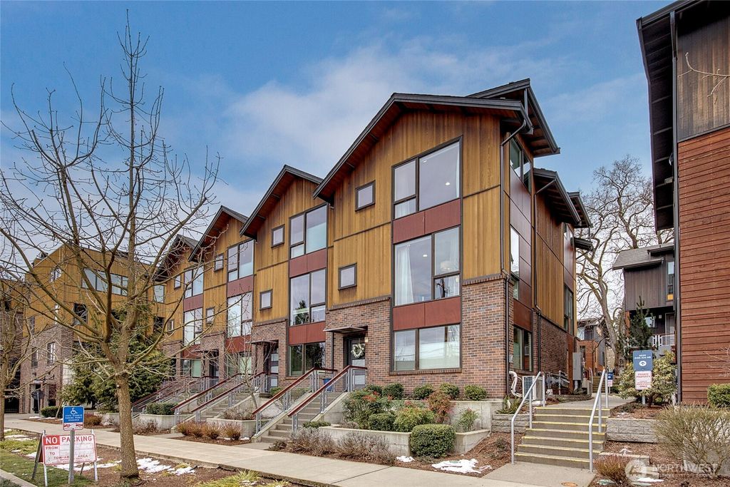 Photo of 6515 34th Avenue NE #D, Seattle, WA 98115 (MLS # 2334886)
