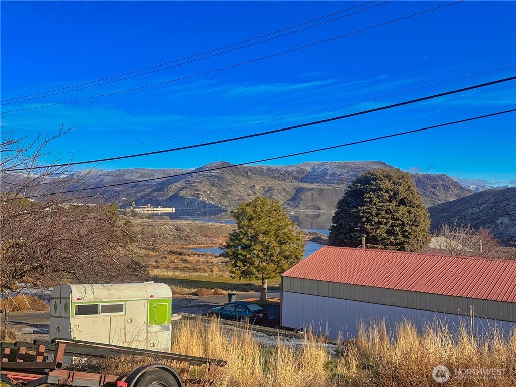 Photo of 1111 tbd Seaton Street, Grand Coulee, WA 99133 (MLS # 2483109)