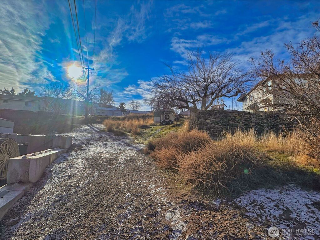 Photo of 1111 tbd Seaton Street, Grand Coulee, WA 99133 (MLS # 2483109)